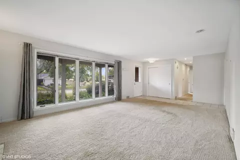 1318 Pendleton Ln, Glenview, IL 60025 photo 2