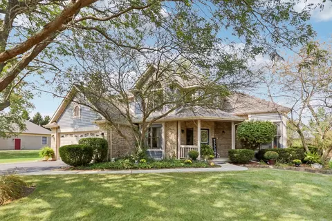 902 Dolder Ln, Spring Grove, IL 60081