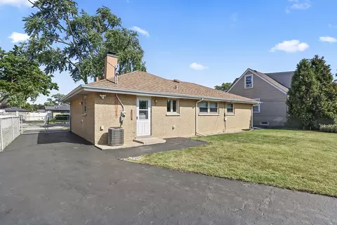 Exterior - 2734 Joseph Ave, Des Plaines, IL 60018 photo 4 of 4