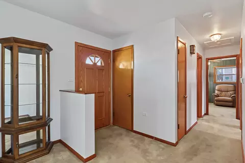 Entry Way - 2734 Joseph Ave, Des Plaines, IL 60018 photo 1 of 1