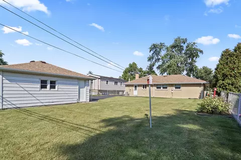 Exterior - 2734 Joseph Ave, Des Plaines, IL 60018 photo 3 of 4