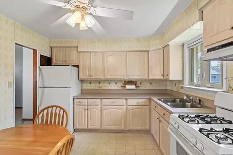 Kitchen - 2734 Joseph Ave, Des Plaines, IL 60018 photo 2 of 2