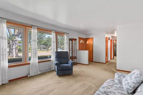 Living - 2734 Joseph Ave, Des Plaines, IL 60018 photo 1 of 2