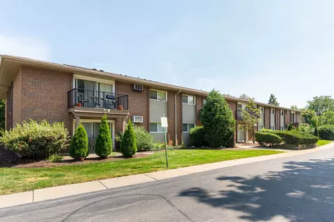 4525 Blackhawk Ln #206, Lisle, IL 60532