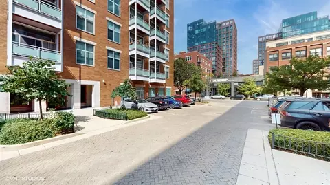 949 W Madison St #401, Chicago, IL 60607