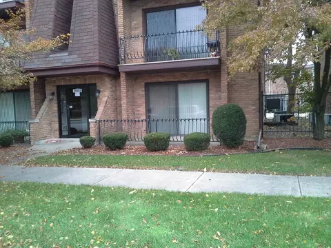1885 Michigan City Rd E #1W, Calumet City, IL 60409