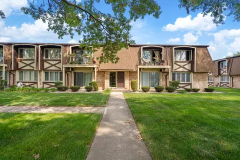 12720 S Carriage Ln #D-2, Crestwood, IL 60445