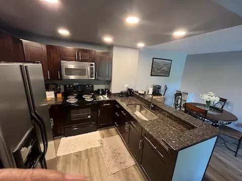 Kitchen - 5550 Astor Ln #203, Rolling Meadows, IL 60008 photo 1 of 2