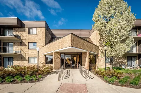 5550 Astor Ln #203, Rolling Meadows, IL 60008