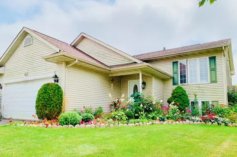 3137 Vickie Ln, North Chicago, IL 60064