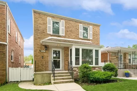 3139 W Jarvis Ave, Chicago, IL 60645