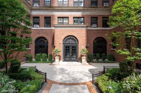 400 W Deming Pl #8H, Chicago, IL 60614
