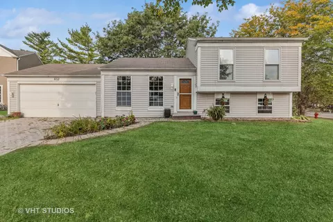 852 Carnoustie Ct, Elgin, IL 60123