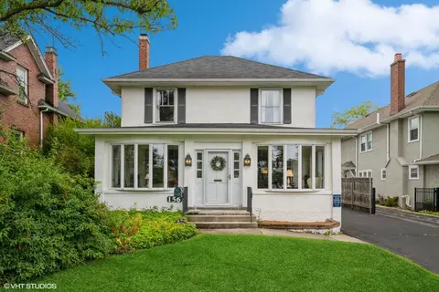 156 N Washington Cir, Lake Forest, IL 60045
