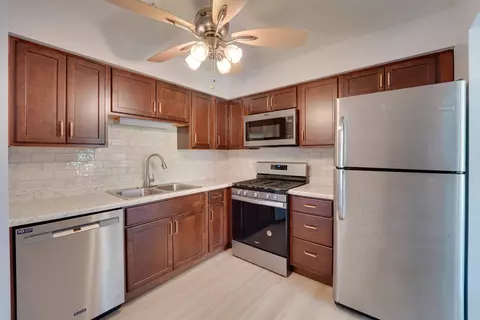1705 Robin Walk #C, Hoffman Estates, IL 60169 photo 5