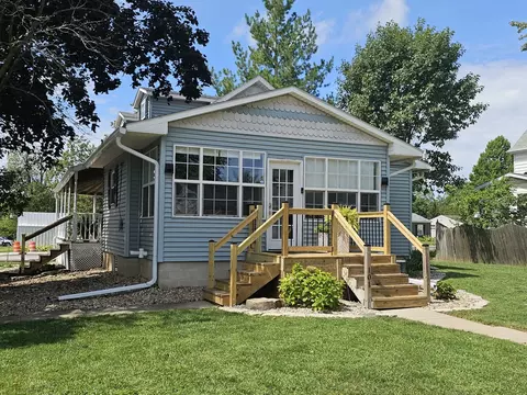 Exterior - 101 N Seminary St, Downs, IL 61736 photo 2 of 4