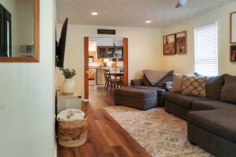 1603 10th St, Peru, IL 61354 photo 2