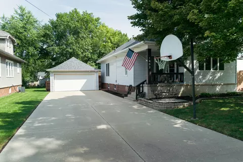 1603 10th St, Peru, IL 61354