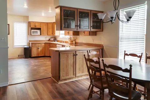1603 10th St, Peru, IL 61354 photo 4