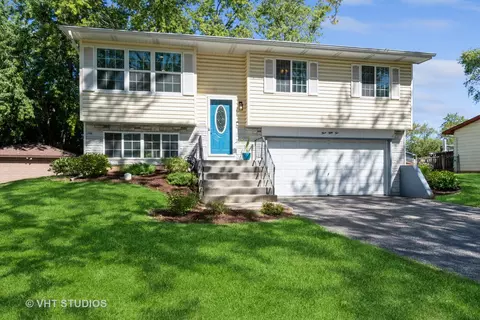 352 Cobb Cir, Bolingbrook, IL 60440