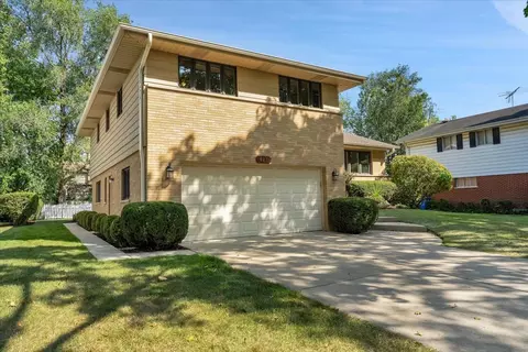 627 S Edward St, Mount Prospect, IL 60056