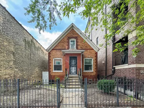 2307 W Foster Ave, Chicago, IL 60625