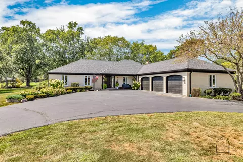 2569 Lincoln Ave, Long Grove, IL 60047