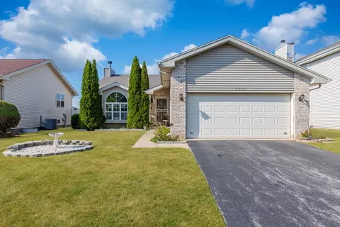 4030 Lakeview Dr, Country Club Hills, IL 60478