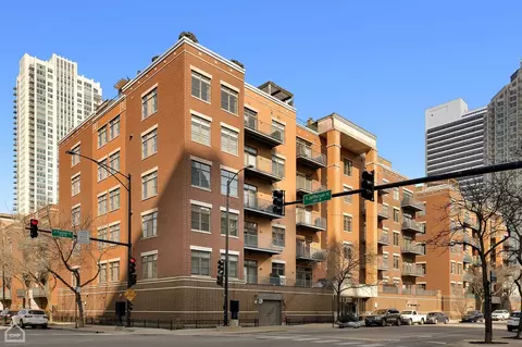 560 W Fulton St #306, Chicago, IL 60661