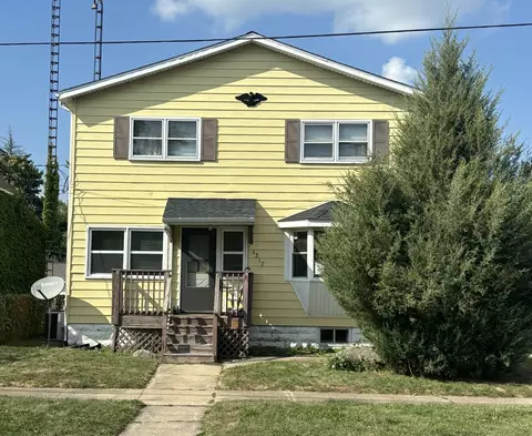 1317 Market St, Dekalb, IL 60115