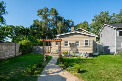 615 N River Rd, Mchenry, IL 60051