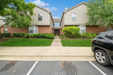 137 White Oak Ct #10, Schaumburg, IL 60195