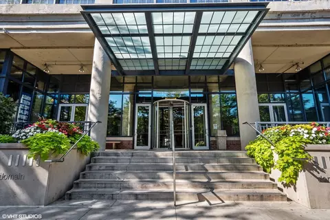 900 N Kingsbury St #721, Chicago, IL 60610