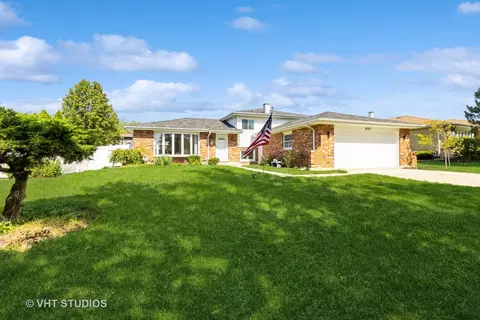 610 79th St, Darien, IL 60561