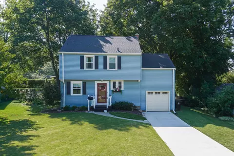 Exterior - 501 Grant St, Normal, IL 61761 photo 2 of 10