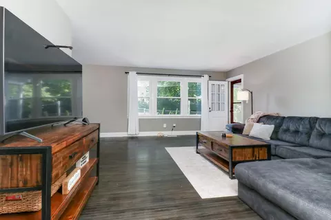 Living - 501 Grant St, Normal, IL 61761 photo 1 of 3