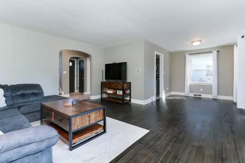 Living - 501 Grant St, Normal, IL 61761 photo 2 of 3