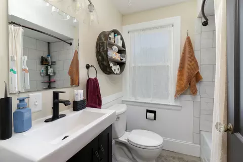 Bath - 501 Grant St, Normal, IL 61761 photo 1 of 1