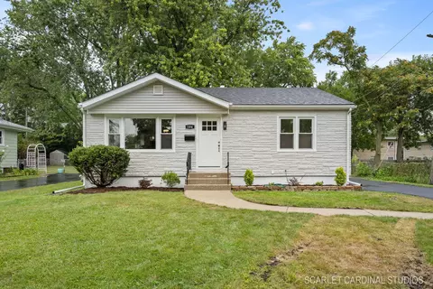 104 W Division St, Villa Park, IL 60181