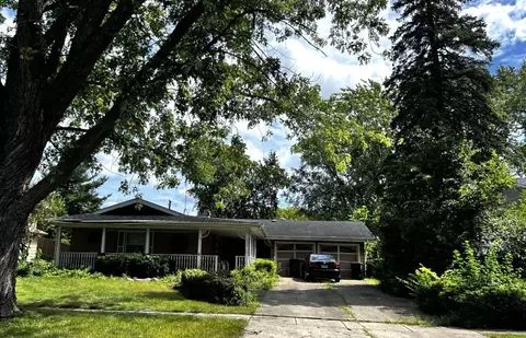 2 S063 Valley Rd, Lombard, IL 60148