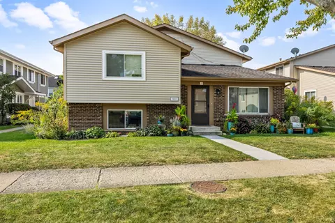 29 W523 Winchester Cir S #4, Warrenville, IL 60555