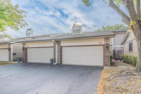 442 Swan Blvd, Deerfield, IL 60015