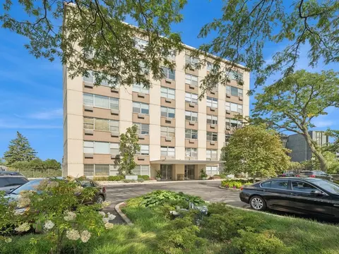 1440 Sheridan Rd #701, Wilmette, IL 60091