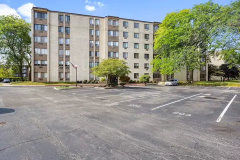 9740 S Pulaski Rd #606, Oak Lawn, IL 60453