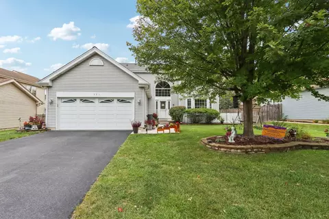 521 Indian Ridge Trl, Wauconda, IL 60084
