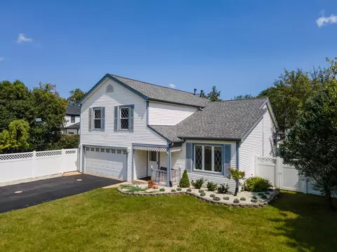 901 Juneway Ave, Deerfield, IL 60015