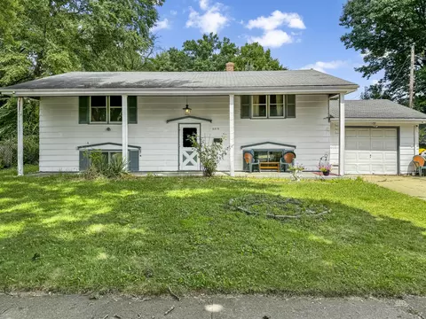 3312 Crosby St, Rockford, IL 61107