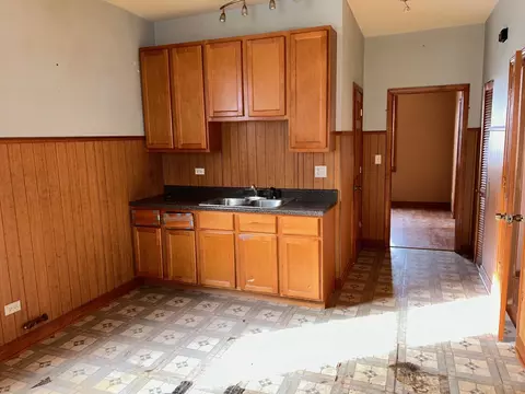 3040 N Drake Ave, Chicago, IL 60618 photo 4