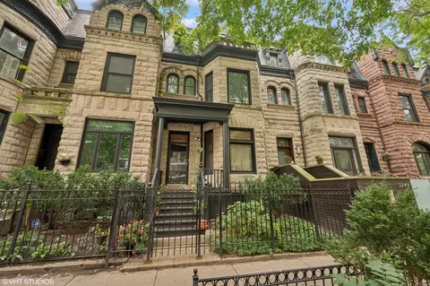 2743 N Pine Grove Ave, Chicago, IL 60614