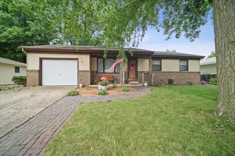 9 Brookwood Dr, Normal, IL 61761
